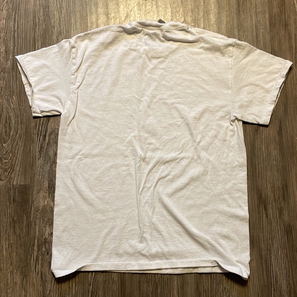 Gildan white graphic tee shirt - Picture 3 of 5